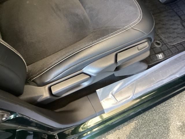 Ｎ－ＯＮＥ プレミアム　純正ナビ　フルセグ　リアカメラ　両席エアバック　ソナー　横滑り防止装置　Ｂカメラ　衝突軽減装置　サイドカーテンエアバック　ＬＥＤヘッドライト　ＡＢＳ　ナビＴＶ　アイドリングストップ　スマートキー（45枚目）