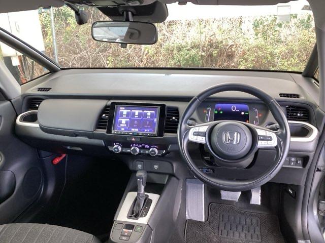 フィット ｅ：ＨＥＶホーム　純正メモリーナビ　ドラレコ　リアカメラ　コーナーセンサ　Ｂモニ　ＥＴＣ搭載　カーテンエアバッグ　ＤＶＤ再生機能　イモビライザー　記録簿付　ＥＣＯＮ　ナビ＆ＴＶ　ＡＵＴＯライト　ＬＥＤヘッドランプ（2枚目）