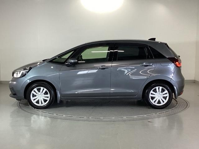 フィット ｅ：ＨＥＶホーム　純正メモリーナビ　ドラレコ　リアカメラ　コーナーセンサ　Ｂモニ　ＥＴＣ搭載　カーテンエアバッグ　ＤＶＤ再生機能　イモビライザー　記録簿付　ＥＣＯＮ　ナビ＆ＴＶ　ＡＵＴＯライト　ＬＥＤヘッドランプ（25枚目）