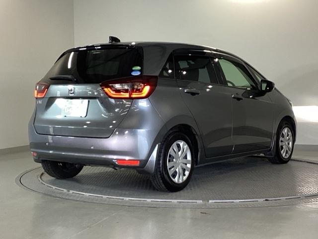 フィット ｅ：ＨＥＶホーム　純正メモリーナビ　ドラレコ　リアカメラ　コーナーセンサ　Ｂモニ　ＥＴＣ搭載　カーテンエアバッグ　ＤＶＤ再生機能　イモビライザー　記録簿付　ＥＣＯＮ　ナビ＆ＴＶ　ＡＵＴＯライト　ＬＥＤヘッドランプ（30枚目）