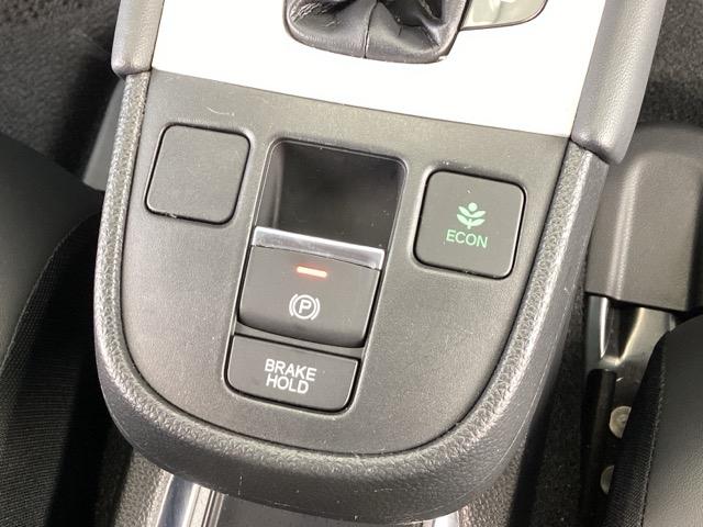 フィット ｅ：ＨＥＶホーム　純正メモリーナビ　ドラレコ　リアカメラ　コーナーセンサ　Ｂモニ　ＥＴＣ搭載　カーテンエアバッグ　ＤＶＤ再生機能　イモビライザー　記録簿付　ＥＣＯＮ　ナビ＆ＴＶ　ＡＵＴＯライト　ＬＥＤヘッドランプ（39枚目）