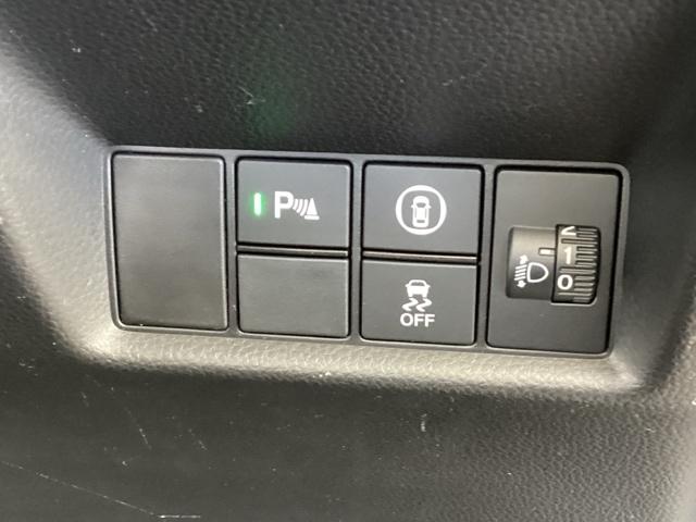 フィット ｅ：ＨＥＶホーム　純正メモリーナビ　ドラレコ　リアカメラ　コーナーセンサ　Ｂモニ　ＥＴＣ搭載　カーテンエアバッグ　ＤＶＤ再生機能　イモビライザー　記録簿付　ＥＣＯＮ　ナビ＆ＴＶ　ＡＵＴＯライト　ＬＥＤヘッドランプ（45枚目）