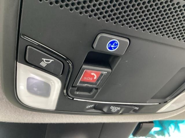 フィット ｅ：ＨＥＶホーム　純正メモリーナビ　ドラレコ　リアカメラ　コーナーセンサ　Ｂモニ　ＥＴＣ搭載　カーテンエアバッグ　ＤＶＤ再生機能　イモビライザー　記録簿付　ＥＣＯＮ　ナビ＆ＴＶ　ＡＵＴＯライト　ＬＥＤヘッドランプ（49枚目）