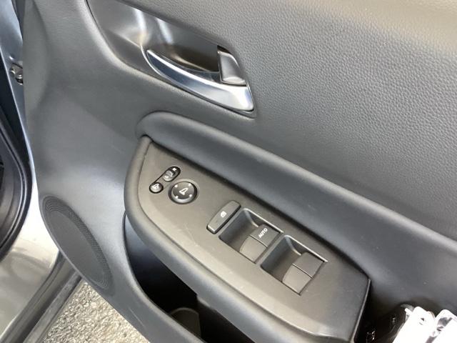 フィット ｅ：ＨＥＶホーム　純正メモリーナビ　ドラレコ　リアカメラ　コーナーセンサ　Ｂモニ　ＥＴＣ搭載　カーテンエアバッグ　ＤＶＤ再生機能　イモビライザー　記録簿付　ＥＣＯＮ　ナビ＆ＴＶ　ＡＵＴＯライト　ＬＥＤヘッドランプ（52枚目）