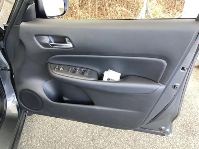 フィット ｅ：ＨＥＶホーム　純正メモリーナビ　ドラレコ　リアカメラ　コーナーセンサ　Ｂモニ　ＥＴＣ搭載　カーテンエアバッグ　ＤＶＤ再生機能　イモビライザー　記録簿付　ＥＣＯＮ　ナビ＆ＴＶ　ＡＵＴＯライト　ＬＥＤヘッドランプ（53枚目）