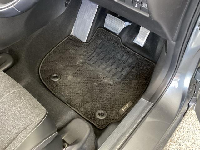 フィット ｅ：ＨＥＶホーム　純正メモリーナビ　ドラレコ　リアカメラ　コーナーセンサ　Ｂモニ　ＥＴＣ搭載　カーテンエアバッグ　ＤＶＤ再生機能　イモビライザー　記録簿付　ＥＣＯＮ　ナビ＆ＴＶ　ＡＵＴＯライト　ＬＥＤヘッドランプ（54枚目）