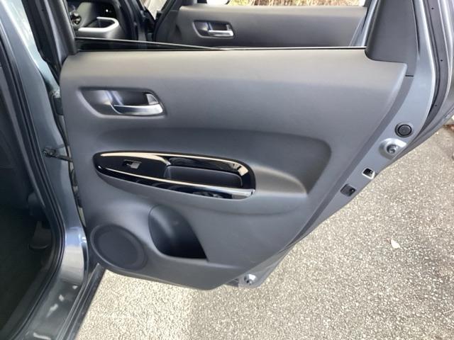 フィット ｅ：ＨＥＶホーム　純正メモリーナビ　ドラレコ　リアカメラ　コーナーセンサ　Ｂモニ　ＥＴＣ搭載　カーテンエアバッグ　ＤＶＤ再生機能　イモビライザー　記録簿付　ＥＣＯＮ　ナビ＆ＴＶ　ＡＵＴＯライト　ＬＥＤヘッドランプ（63枚目）