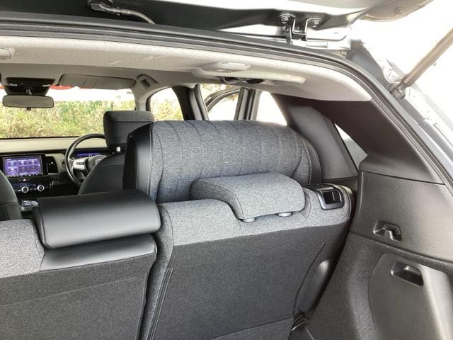 フィット ｅ：ＨＥＶホーム　純正メモリーナビ　ドラレコ　リアカメラ　コーナーセンサ　Ｂモニ　ＥＴＣ搭載　カーテンエアバッグ　ＤＶＤ再生機能　イモビライザー　記録簿付　ＥＣＯＮ　ナビ＆ＴＶ　ＡＵＴＯライト　ＬＥＤヘッドランプ（65枚目）