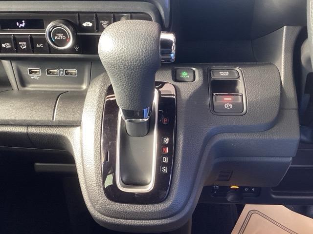 N-WGNカスタム Lホンダセンシング 純正ナビ フルセグ リアカメラ リアセンサー サイドエアバック セキュリティアラーム ETC車載器 オートエアコン VSA Bカメ USB LEDヘッドライト ベンチシート クルーズコントロール(14枚目)