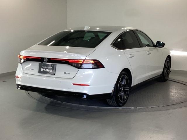 �{�f�B�J���[�́A�v���`�i�z���C�g�p�[���ŁA��i�Ȑ[�݂ƋP��������������z���C�g�ł��I