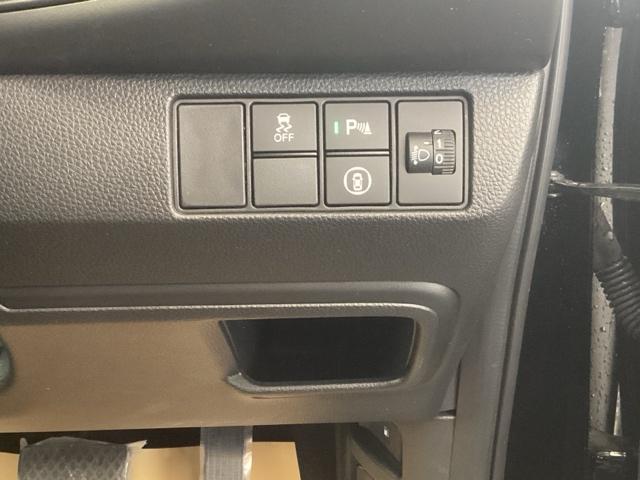 ヴェゼル ｅ：ＨＥＶＸ　純正ナビ　フルセグ　リアカメラ　フルオートエアコン　盗難防止　両席エアバック　ソナー　Ｂカメ　ＴＶナビ　キーレスエントリー　地デジ　エアバッグ　カーテンエアバック　パワーウインドウ　ＶＳＡ　ＥＴＣ付（16枚目）