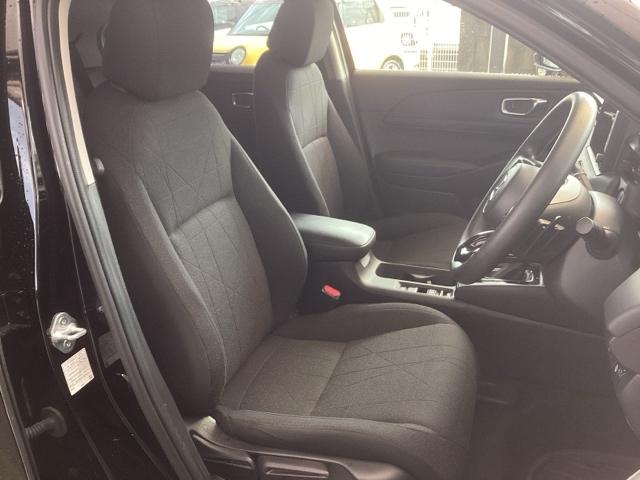 ヴェゼル ｅ：ＨＥＶＸ　純正ナビ　フルセグ　リアカメラ　フルオートエアコン　盗難防止　両席エアバック　ソナー　Ｂカメ　ＴＶナビ　キーレスエントリー　地デジ　エアバッグ　カーテンエアバック　パワーウインドウ　ＶＳＡ　ＥＴＣ付（19枚目）