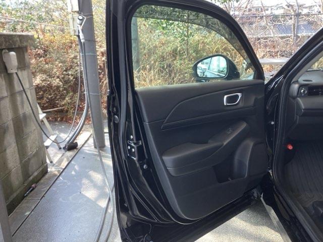 ヴェゼル ｅ：ＨＥＶＸ　純正ナビ　フルセグ　リアカメラ　フルオートエアコン　盗難防止　両席エアバック　ソナー　Ｂカメ　ＴＶナビ　キーレスエントリー　地デジ　エアバッグ　カーテンエアバック　パワーウインドウ　ＶＳＡ　ＥＴＣ付（36枚目）