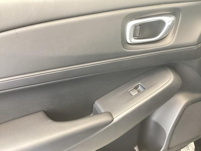 ヴェゼル ｅ：ＨＥＶＸ　純正ナビ　フルセグ　リアカメラ　フルオートエアコン　盗難防止　両席エアバック　ソナー　Ｂカメ　ＴＶナビ　キーレスエントリー　地デジ　エアバッグ　カーテンエアバック　パワーウインドウ　ＶＳＡ　ＥＴＣ付（37枚目）