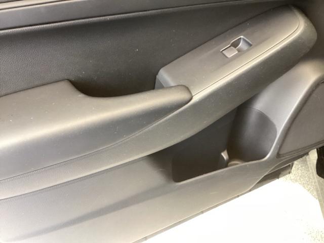 ヴェゼル ｅ：ＨＥＶＸ　純正ナビ　フルセグ　リアカメラ　フルオートエアコン　盗難防止　両席エアバック　ソナー　Ｂカメ　ＴＶナビ　キーレスエントリー　地デジ　エアバッグ　カーテンエアバック　パワーウインドウ　ＶＳＡ　ＥＴＣ付（38枚目）