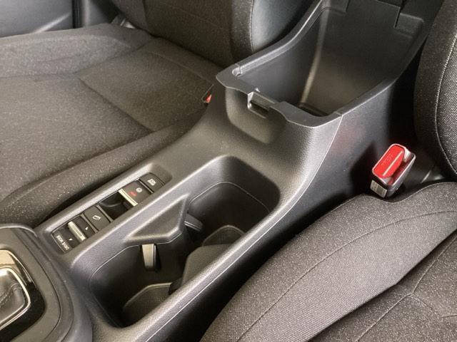 ヴェゼル ｅ：ＨＥＶＸ　純正ナビ　フルセグ　リアカメラ　フルオートエアコン　盗難防止　両席エアバック　ソナー　Ｂカメ　ＴＶナビ　キーレスエントリー　地デジ　エアバッグ　カーテンエアバック　パワーウインドウ　ＶＳＡ　ＥＴＣ付（42枚目）