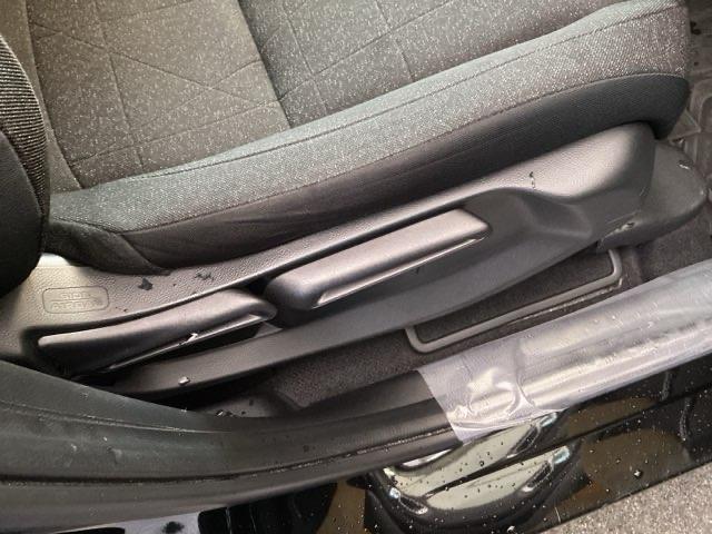 ヴェゼル ｅ：ＨＥＶＸ　純正ナビ　フルセグ　リアカメラ　フルオートエアコン　盗難防止　両席エアバック　ソナー　Ｂカメ　ＴＶナビ　キーレスエントリー　地デジ　エアバッグ　カーテンエアバック　パワーウインドウ　ＶＳＡ　ＥＴＣ付（45枚目）