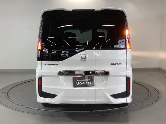 ステップワゴンスパーダ スパーダ・クールスピリットホンダセンシング　純正ナビ　フルセグ　リア席モニター　スマートキ－　リヤカメラ　オートエアコン　アクティブクルーズ　イモビ　シートＨ　キーフリー　カーテンエアバック　アイドリングＳＴＯＰ　ＡＢＳ　ＥＴＣ車載器　ターボ車（9枚目）