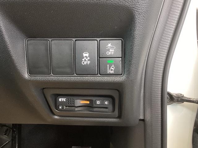 ステップワゴンスパーダ スパーダ・クールスピリットホンダセンシング　純正ナビ　フルセグ　リア席モニター　スマートキ－　リヤカメラ　オートエアコン　アクティブクルーズ　イモビ　シートＨ　キーフリー　カーテンエアバック　アイドリングＳＴＯＰ　ＡＢＳ　ＥＴＣ車載器　ターボ車（17枚目）