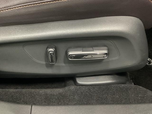 �Z�p���[�g�̃t�����g�^�]�Ȃ́A�p���[�V�[�g�ł��B