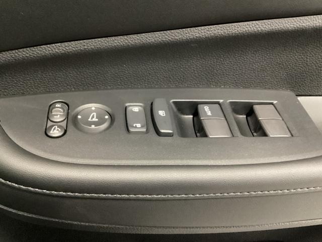 WR-V Z+ブラックスタイル HondaCONNECT対応純正メモリーナビ キーフリー サイドエアバック フルセグテレビ 横滑り防止機能 バックカメラ USB LEDヘッドライト オートクルーズコントロール 盗難防止システム(24枚目)