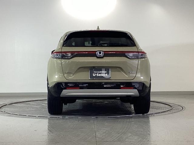 ヴェゼル ｅ：ＨＥＶＺ　ドラレコ　ナビ　Ｒカメラ　ブルートゥース　Ｓヒータ　地デジフルセグＴＶ　定期点検記録簿　電動テールゲート　サイドエアバッグ　後カメラ　前後障害物センサー　横滑防止装置　エアコン　ＬＥＤヘットライト（9枚目）