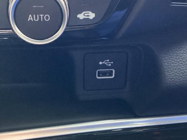 ヴェゼル ｅ：ＨＥＶＺ　ドラレコ　ナビ　Ｒカメラ　ブルートゥース　Ｓヒータ　地デジフルセグＴＶ　定期点検記録簿　電動テールゲート　サイドエアバッグ　後カメラ　前後障害物センサー　横滑防止装置　エアコン　ＬＥＤヘットライト（19枚目）