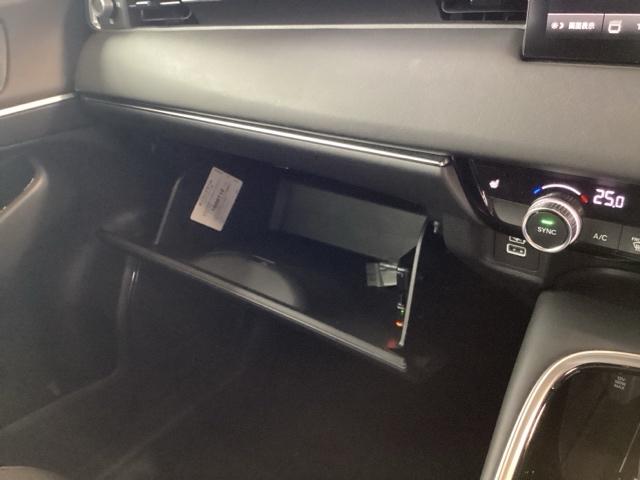 ヴェゼル ｅ：ＨＥＶＺ　ドラレコ　ナビ　Ｒカメラ　ブルートゥース　Ｓヒータ　地デジフルセグＴＶ　定期点検記録簿　電動テールゲート　サイドエアバッグ　後カメラ　前後障害物センサー　横滑防止装置　エアコン　ＬＥＤヘットライト（52枚目）