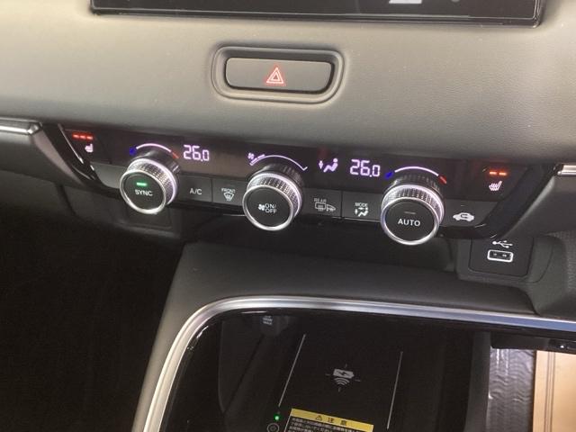 ヴェゼル ｅ：ＨＥＶＺ　純正ナビ　フルセグ　リアカメラ　Ｓヒータ　電動テールゲート　サイドエアバッグ　後カメラ　前後障害物センサー　横滑防止装置　エアコン　ＬＥＤヘットライト　パワステ　ＵＳＢ接続　ナビＴＶ　サイドカメラ（13枚目）