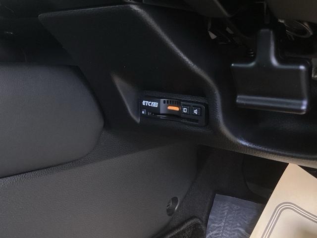 ヴェゼル ｅ：ＨＥＶＺ　純正ナビ　フルセグ　リアカメラ　Ｓヒータ　電動テールゲート　サイドエアバッグ　後カメラ　前後障害物センサー　横滑防止装置　エアコン　ＬＥＤヘットライト　パワステ　ＵＳＢ接続　ナビＴＶ　サイドカメラ（16枚目）