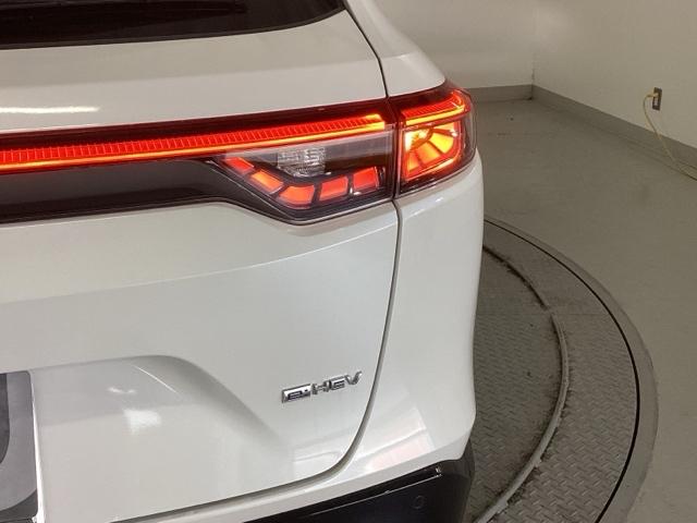 ヴェゼル ｅ：ＨＥＶＺ　純正ナビ　フルセグ　リアカメラ　Ｓヒータ　電動テールゲート　サイドエアバッグ　後カメラ　前後障害物センサー　横滑防止装置　エアコン　ＬＥＤヘットライト　パワステ　ＵＳＢ接続　ナビＴＶ　サイドカメラ（33枚目）