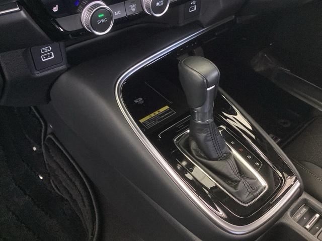 ヴェゼル ｅ：ＨＥＶＺ　純正ナビ　フルセグ　リアカメラ　Ｓヒータ　電動テールゲート　サイドエアバッグ　後カメラ　前後障害物センサー　横滑防止装置　エアコン　ＬＥＤヘットライト　パワステ　ＵＳＢ接続　ナビＴＶ　サイドカメラ（40枚目）