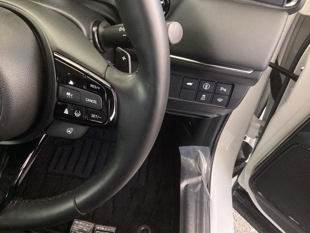 ヴェゼル ｅ：ＨＥＶＺ　純正ナビ　フルセグ　リアカメラ　Ｓヒータ　電動テールゲート　サイドエアバッグ　後カメラ　前後障害物センサー　横滑防止装置　エアコン　ＬＥＤヘットライト　パワステ　ＵＳＢ接続　ナビＴＶ　サイドカメラ（42枚目）