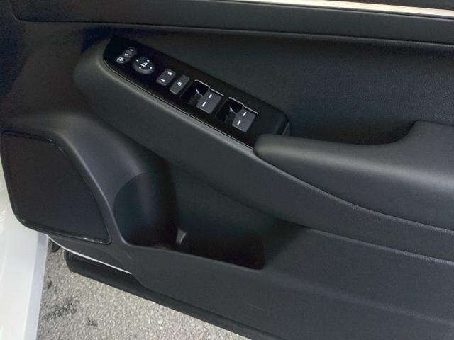 ヴェゼル ｅ：ＨＥＶＺ　純正ナビ　フルセグ　リアカメラ　Ｓヒータ　電動テールゲート　サイドエアバッグ　後カメラ　前後障害物センサー　横滑防止装置　エアコン　ＬＥＤヘットライト　パワステ　ＵＳＢ接続　ナビＴＶ　サイドカメラ（46枚目）