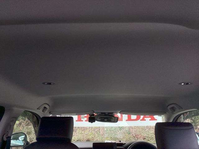 ヴェゼル ｅ：ＨＥＶＺ　純正ナビ　フルセグ　リアカメラ　Ｓヒータ　電動テールゲート　サイドエアバッグ　後カメラ　前後障害物センサー　横滑防止装置　エアコン　ＬＥＤヘットライト　パワステ　ＵＳＢ接続　ナビＴＶ　サイドカメラ（48枚目）