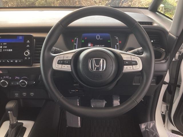 ��ɂȂ��ފ��o�̃X�e�A�����O�ł��B�����S�n�A�f�U�C�����A���쐫�ɂ���������A�C�e���ł��B