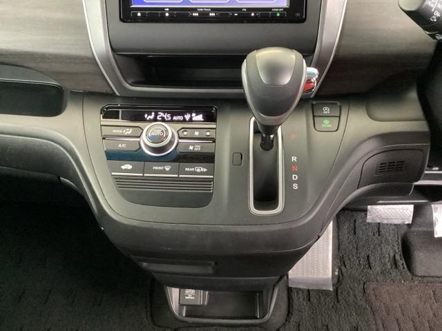 フリード G・ホンダセンシング 純正メモリーナビ 両側電動スライドドア W電動ドア キーフリ スマートキーシステム イモビ カラーバックモニター 横滑防止装置 LEDランプ 整備点検記録簿 エアコン クルコン パワーウィンドウ(13枚目)