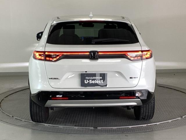 ヴェゼル ｅ：ＨＥＶＺ　純正メモリーナビ　ドラレコ　全周囲カメラ　Ｓヒータ　地デジフルセグＴＶ　定期点検記録簿　電動テールゲート　サイドエアバッグ　後カメラ　前後障害物センサー　横滑防止装置　エアコン　ＬＥＤヘットライト（9枚目）