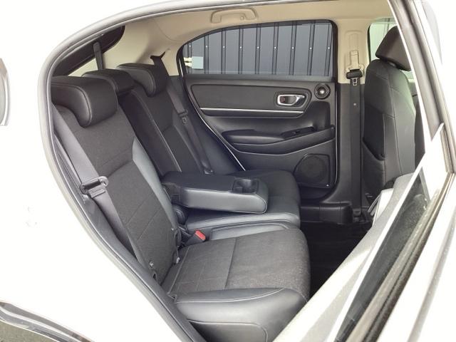 ヴェゼル ｅ：ＨＥＶＺ　純正メモリーナビ　ドラレコ　全周囲カメラ　Ｓヒータ　地デジフルセグＴＶ　定期点検記録簿　電動テールゲート　サイドエアバッグ　後カメラ　前後障害物センサー　横滑防止装置　エアコン　ＬＥＤヘットライト（17枚目）