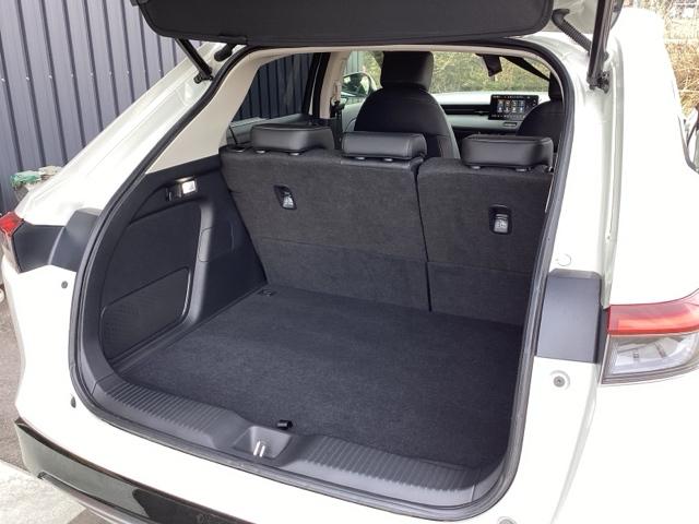 ヴェゼル ｅ：ＨＥＶＺ　純正メモリーナビ　ドラレコ　全周囲カメラ　Ｓヒータ　地デジフルセグＴＶ　定期点検記録簿　電動テールゲート　サイドエアバッグ　後カメラ　前後障害物センサー　横滑防止装置　エアコン　ＬＥＤヘットライト（18枚目）