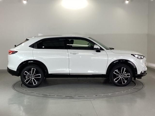 ヴェゼル ｅ：ＨＥＶＺ　純正メモリーナビ　ドラレコ　全周囲カメラ　Ｓヒータ　地デジフルセグＴＶ　定期点検記録簿　電動テールゲート　サイドエアバッグ　後カメラ　前後障害物センサー　横滑防止装置　エアコン　ＬＥＤヘットライト（32枚目）