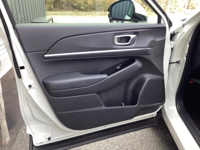 ヴェゼル ｅ：ＨＥＶＺ　純正メモリーナビ　ドラレコ　全周囲カメラ　Ｓヒータ　地デジフルセグＴＶ　定期点検記録簿　電動テールゲート　サイドエアバッグ　後カメラ　前後障害物センサー　横滑防止装置　エアコン　ＬＥＤヘットライト（33枚目）