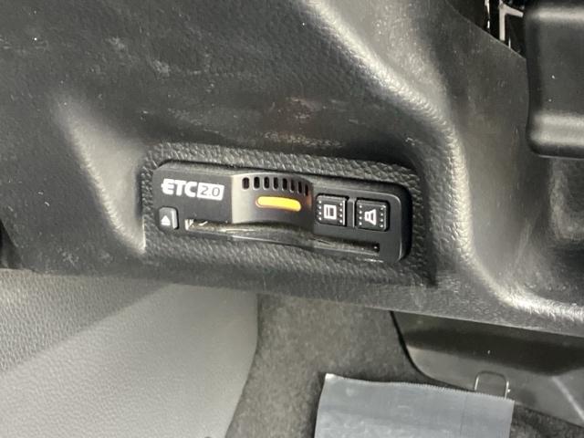 ヴェゼル ｅ：ＨＥＶＺ　純正メモリーナビ　ドラレコ　全周囲カメラ　Ｓヒータ　地デジフルセグＴＶ　定期点検記録簿　電動テールゲート　サイドエアバッグ　後カメラ　前後障害物センサー　横滑防止装置　エアコン　ＬＥＤヘットライト（46枚目）