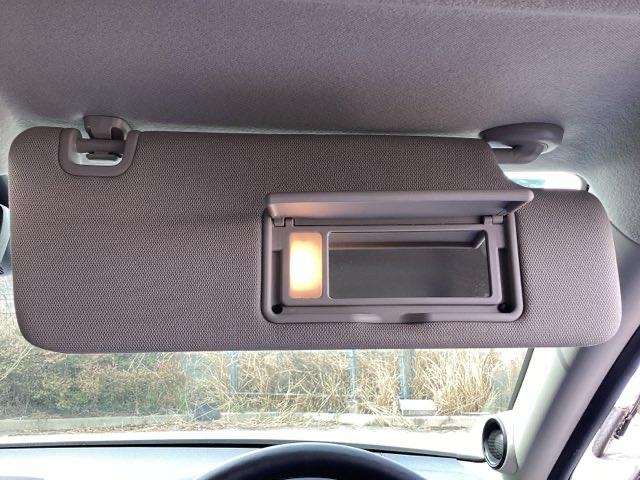 ヴェゼル ｅ：ＨＥＶＺ　純正メモリーナビ　ドラレコ　全周囲カメラ　Ｓヒータ　地デジフルセグＴＶ　定期点検記録簿　電動テールゲート　サイドエアバッグ　後カメラ　前後障害物センサー　横滑防止装置　エアコン　ＬＥＤヘットライト（48枚目）