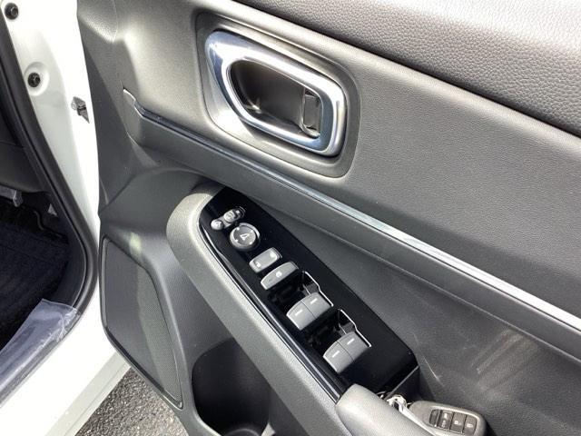 ヴェゼル ｅ：ＨＥＶＺ　純正メモリーナビ　ドラレコ　全周囲カメラ　Ｓヒータ　地デジフルセグＴＶ　定期点検記録簿　電動テールゲート　サイドエアバッグ　後カメラ　前後障害物センサー　横滑防止装置　エアコン　ＬＥＤヘットライト（53枚目）