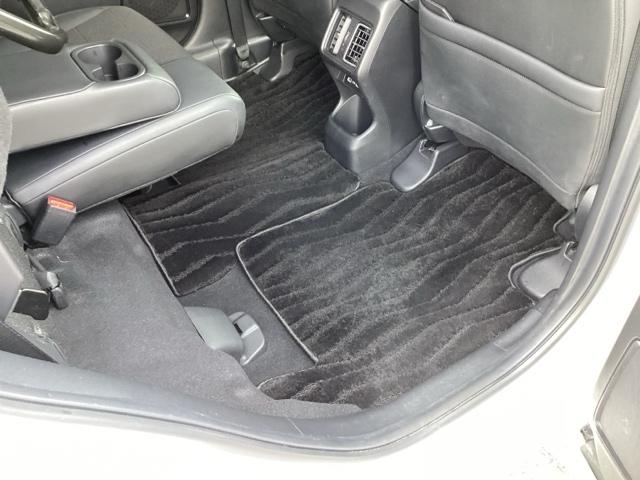 ヴェゼル ｅ：ＨＥＶＺ　純正メモリーナビ　ドラレコ　全周囲カメラ　Ｓヒータ　地デジフルセグＴＶ　定期点検記録簿　電動テールゲート　サイドエアバッグ　後カメラ　前後障害物センサー　横滑防止装置　エアコン　ＬＥＤヘットライト（63枚目）