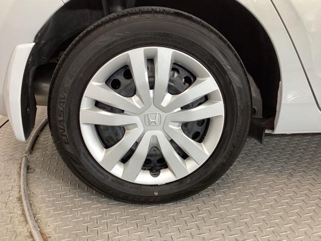 �X�`�[���z�C�[���ɂ́A�z���_�����̃z�C�[���J�o�[���t���Ă��܂��B