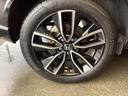 純正アルミホイールです。足元が引き立つので、車全体のイメージがアップしますよ！