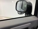 【サイドアンダーミラー】助手席側ドアミラーの下部についております。停車時・発進時などに車両左側の死角になった部分を確認するときに役立ちます。