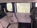 助手席側パワースライドドアです。リモコンや運転席のスイッチ操作で楽々自動開閉。